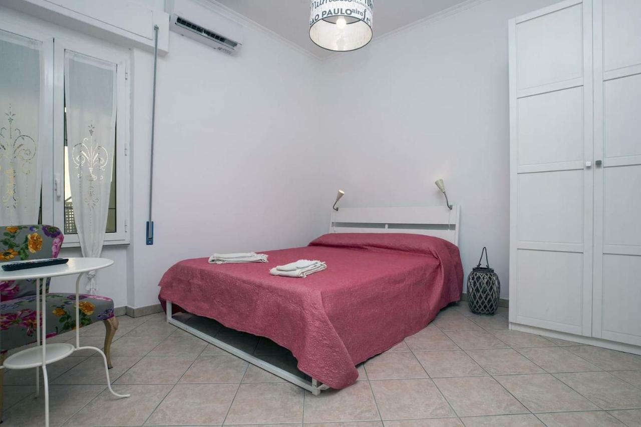 Ferienwohnung Il Cortiletto Di Via Tuscolana Rom Exterior foto